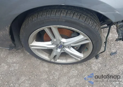 2017 Volvo V60 T5 Premier из США, поврежденный, VIN YV140MEK6H1343947